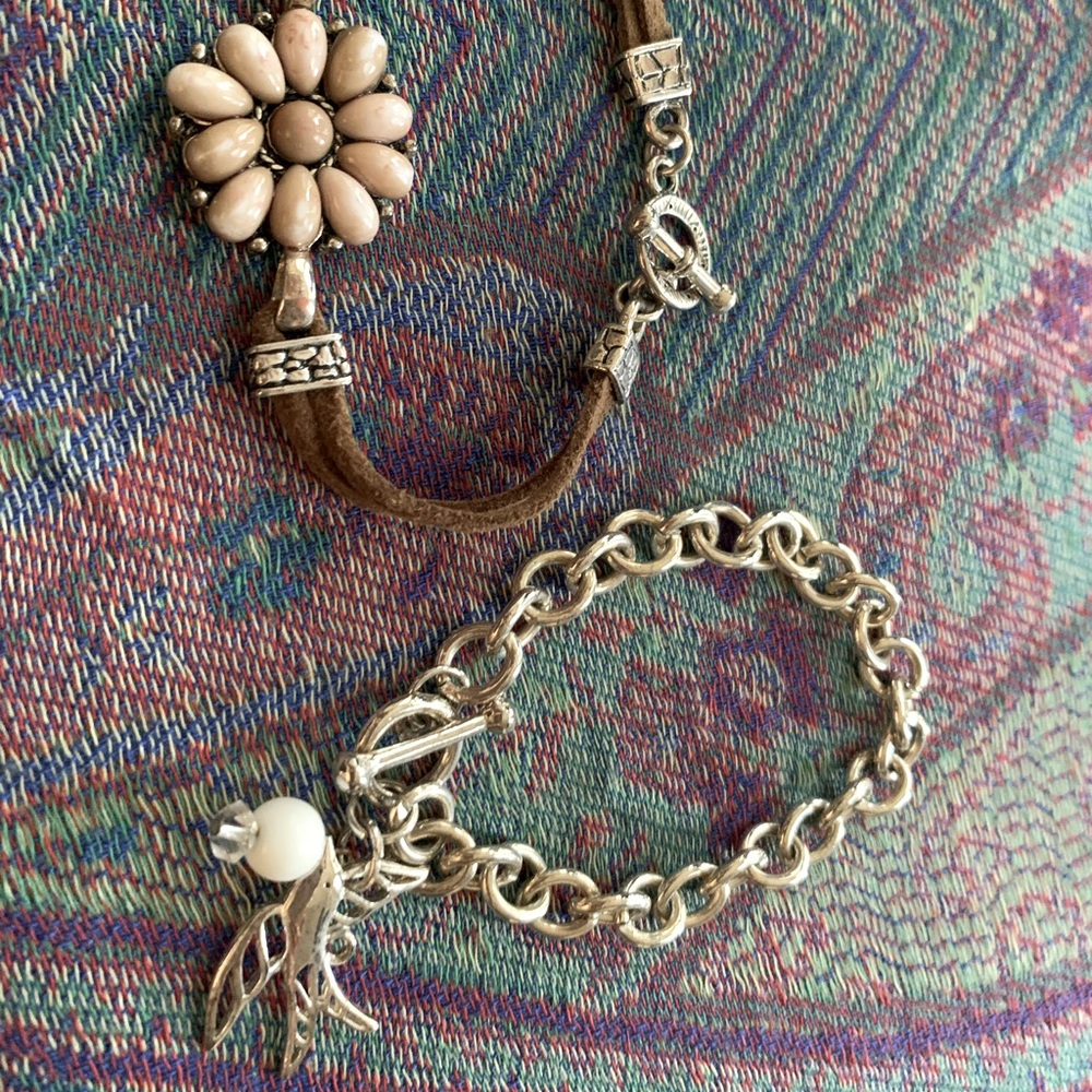 🎁Lot of 2 bracelets. 🆓 WITH ANY PURCHASE $25 AND ABOVE!
